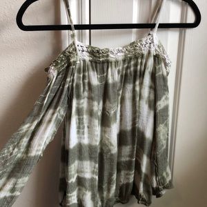 Off the shoulders shirt